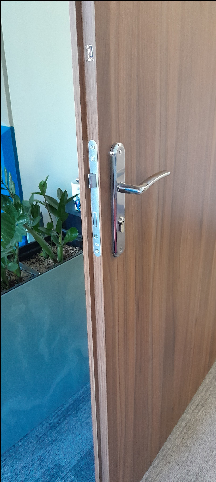 Wymiana zamka w drzwiach