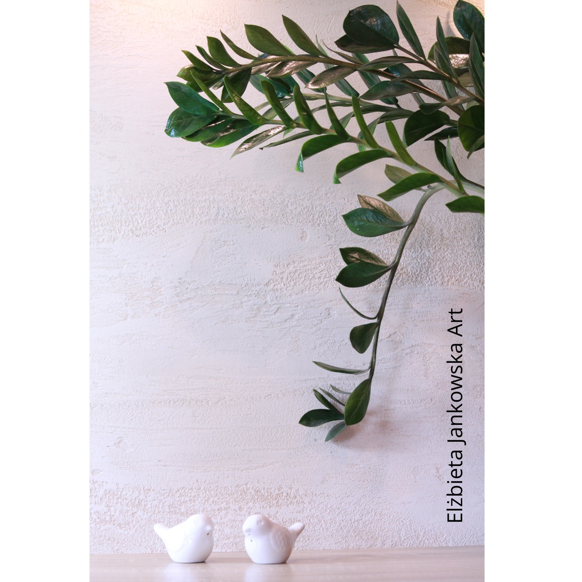 Trawertyn drapany, naturalny we wnętrzu, dzięki bogatej strukturze nigdy się nie nudzi