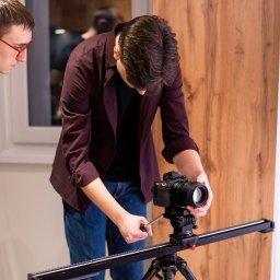 Tworzenie filmików sprzedażowych „reels”

Tworzymy angażujące, kreatywne i profesjonalne filmiki „reels”, które przyciągną uwagę Twojej społeczności online, zwiększą zaangażowanie użytkowników i pomogą w promocji Twoich produktów lub usług.