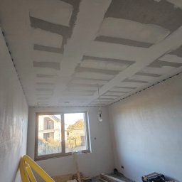 sufit podwieszany - szpachlowanie łączeń