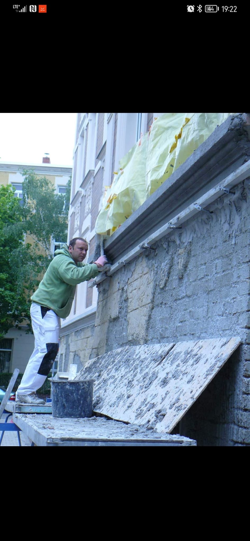 prace sztukateryjne przy inwestycji we Francji