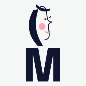 Minimalistyczne logo: profil kobiety z różowym policzkiem, nad literą 'M' w kolorze granatowym, na białym tle. Prosta, nowoczesna identyfikacja wizualna.