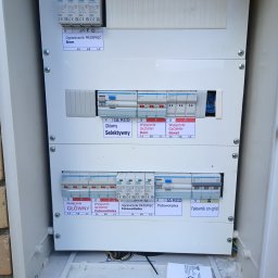 Rozdzielnica główna na budynku wraz z fotowoltaiką