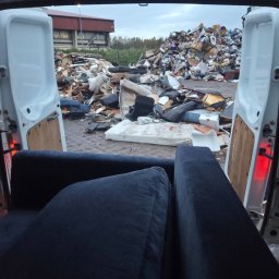 Przewózka - Transport kanapy do utylizacji🤝 Pozbywamy się gabarytów sprawnie i bez problemu!