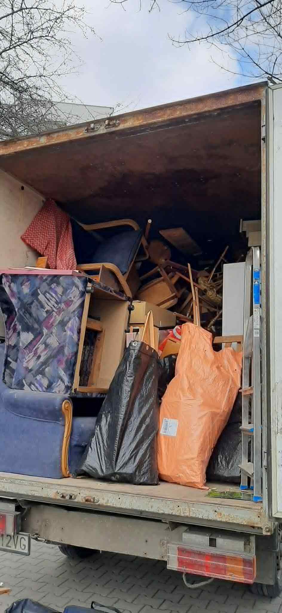 wywóz mebli, kanap itp.