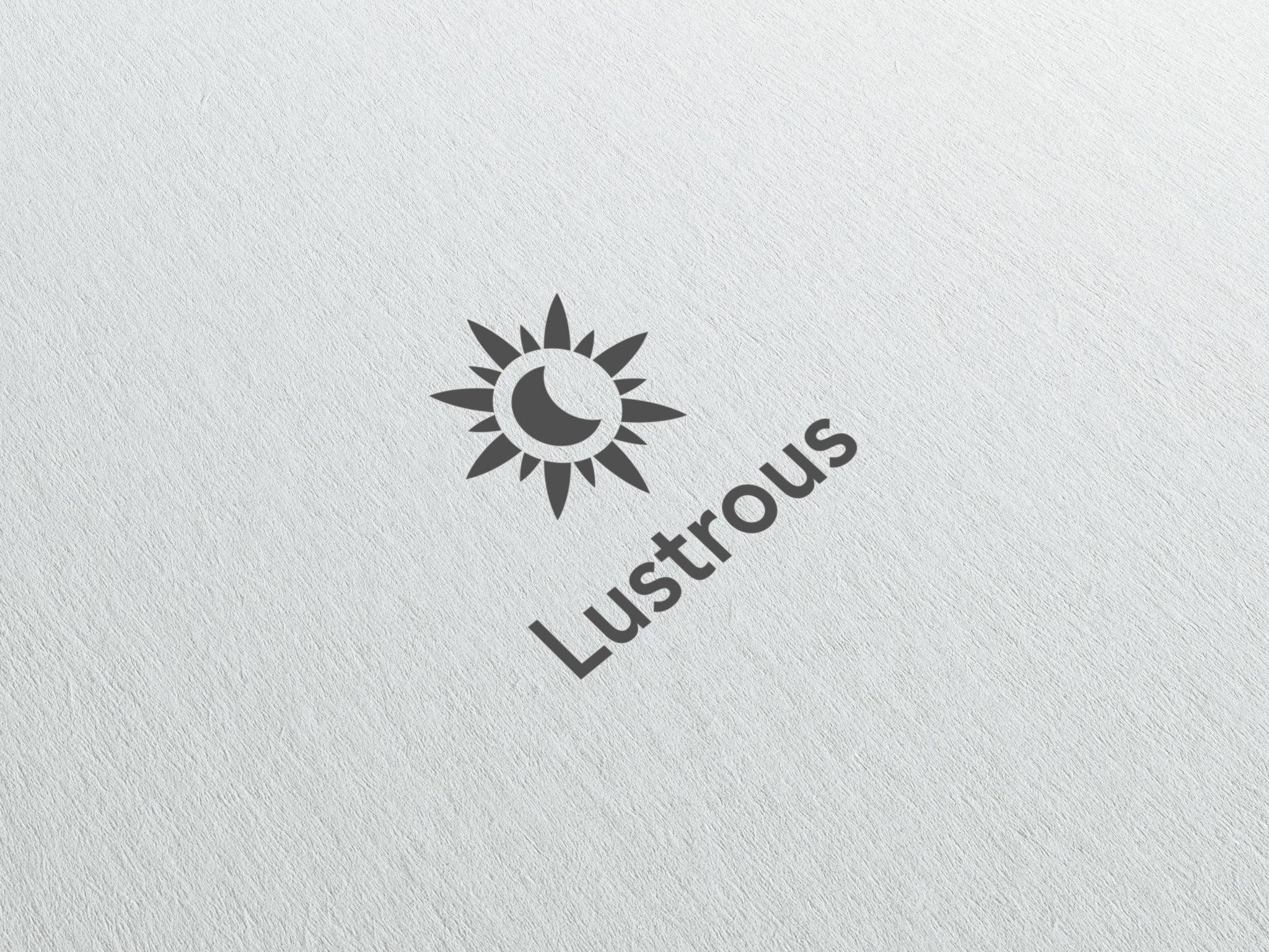 Szary logotyp 'Lustrous' z symbolem słońca i księżyca na teksturowanym, białym tle. Minimalistyczny projekt identyfikacji wizualnej.