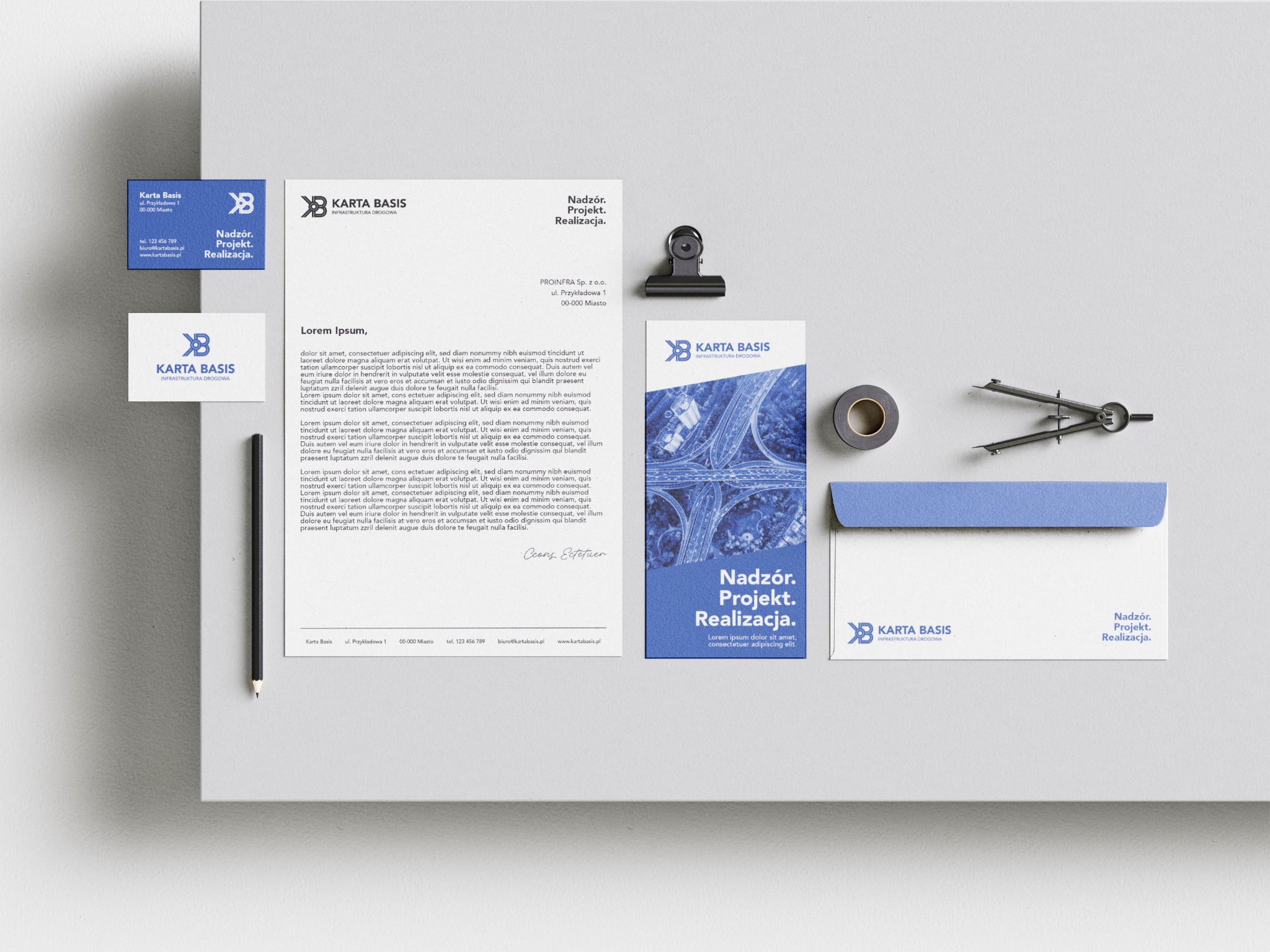 Komplet materiałów firmowych Karta Basis: wizytówka, papier firmowy, koperta, notatnik. Stonowana kolorystyka, minimalistyczny design, logo firmy. Nadzór. Projekt. Realizacja.