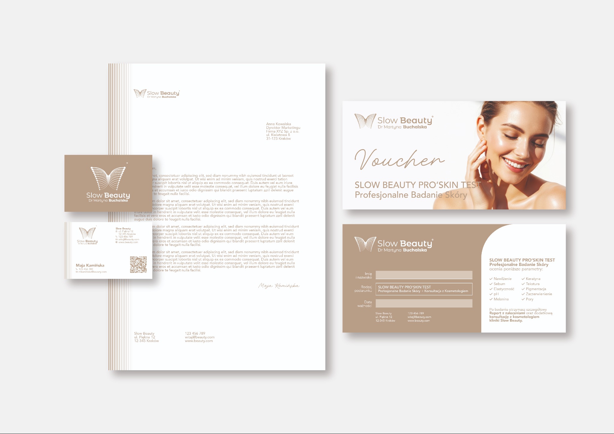 Komplet materiałów firmowych Slow Beauty: papier firmowy z logo, wizytówka z kodem QR i voucher na profesjonalne badanie skóry. Elegancki minimalizm w beżowej tonacji.