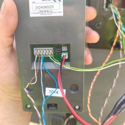 Tomasz Piecyk voltom instalacje elektryczne pomiary - Montaż zdalnego wideodomofonu