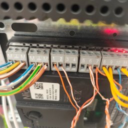 Tomasz Piecyk voltom instalacje elektryczne pomiary - Podłączanie automatyki bram