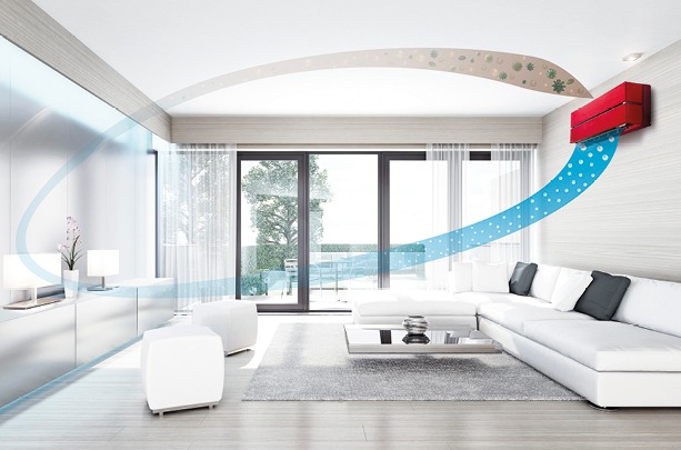 Nowoczesny salon z czerwonym klimatyzatorem ściennym, ukazującym przepływ powietrza. Minimalistyczny design wnętrza z dużymi oknami i białymi meblami.