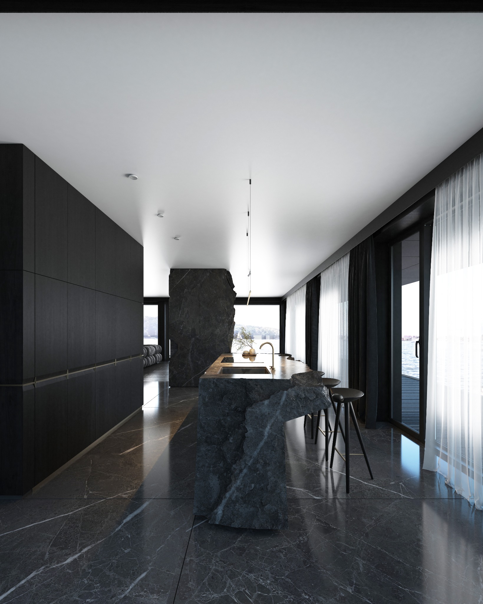 Nowoczesna kuchnia z wyspą z szarego kamienia i czarnymi szafkami, z widokiem na jezioro przez okno. Minimalistyczne oświetlenie i marmurowa podłoga.
