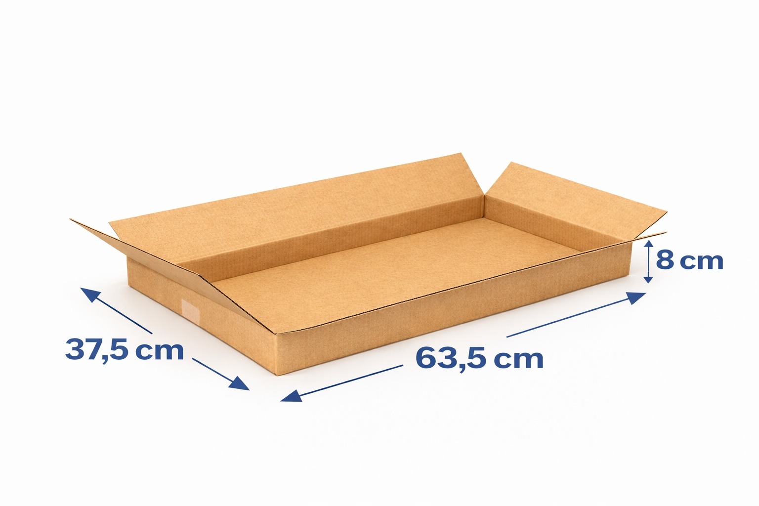 Otwarty, prostokątny karton z tektury falistej, z wymiarami oznaczonymi strzałkami: 63,5 cm długości, 37,5 cm szerokości i 8 cm wysokości. Widok z góry, na białym tle.