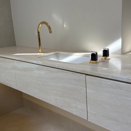 wedodesignpl lazienka wanna kamien bateria złota