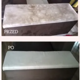 Tapicerowany puf: widok przed i po czyszczeniu. Góra pufa z wyraźnymi plamami (PRZED) i po wyczyszczeniu (PO), na brązowym korpusie. Efekt czyszczenia.