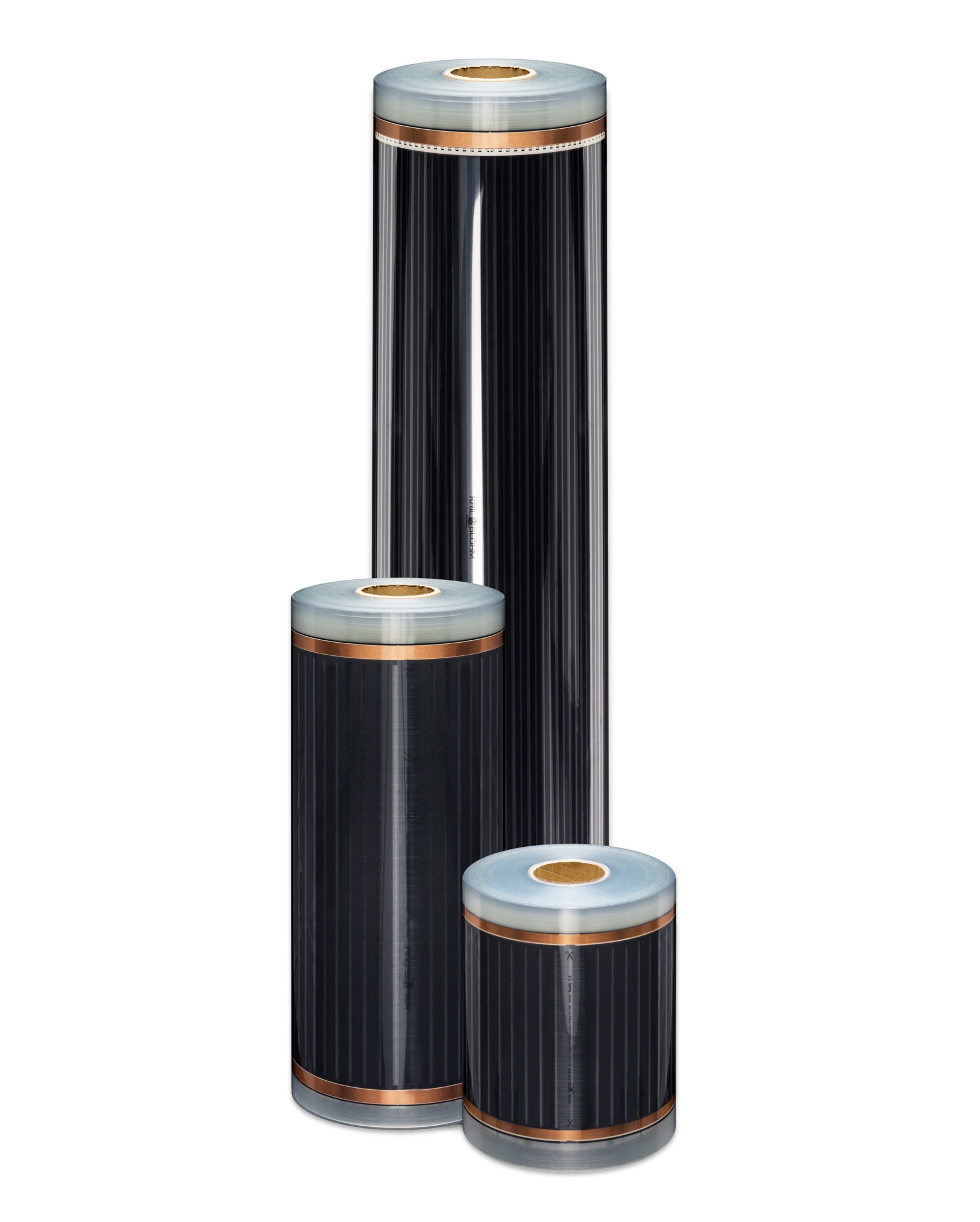 Trzy rolki mat grzewczych o różnych szerokościach, stojące pionowo na białym tle. Widoczne czarne paski grzewcze i miedziane elementy.