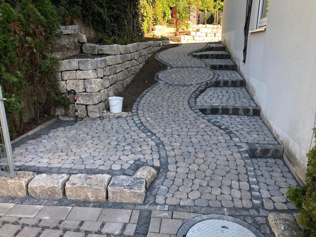 Na tym projekcie z prawej strony od ściany dodałem schody wygląda super