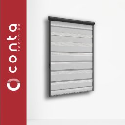 CONTA TECHNIKA - Szara roleta okienna z poziomymi pasami, w odcieniach bieli i szarości, zamontowana na ścianie. Widoczne detale konstrukcyjne i delikatne światłocienie.