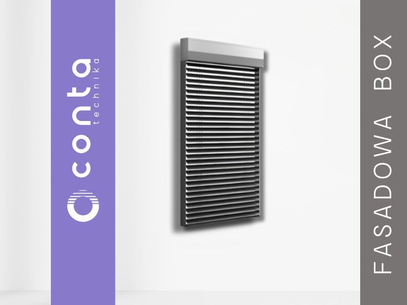 Szara żaluzja fasadowa w kasecie, widoczna z bliska na białej ścianie, z logo firmy po lewej stronie i napisem 'FASADOWA BOX' po prawej.