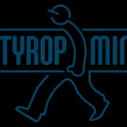 Niebieski logotyp Styropmin na czarnym tle, przedstawiający postać niosącą napis 'STYROP MIN' na plecach. Znak towarowy w prawym górnym rogu.