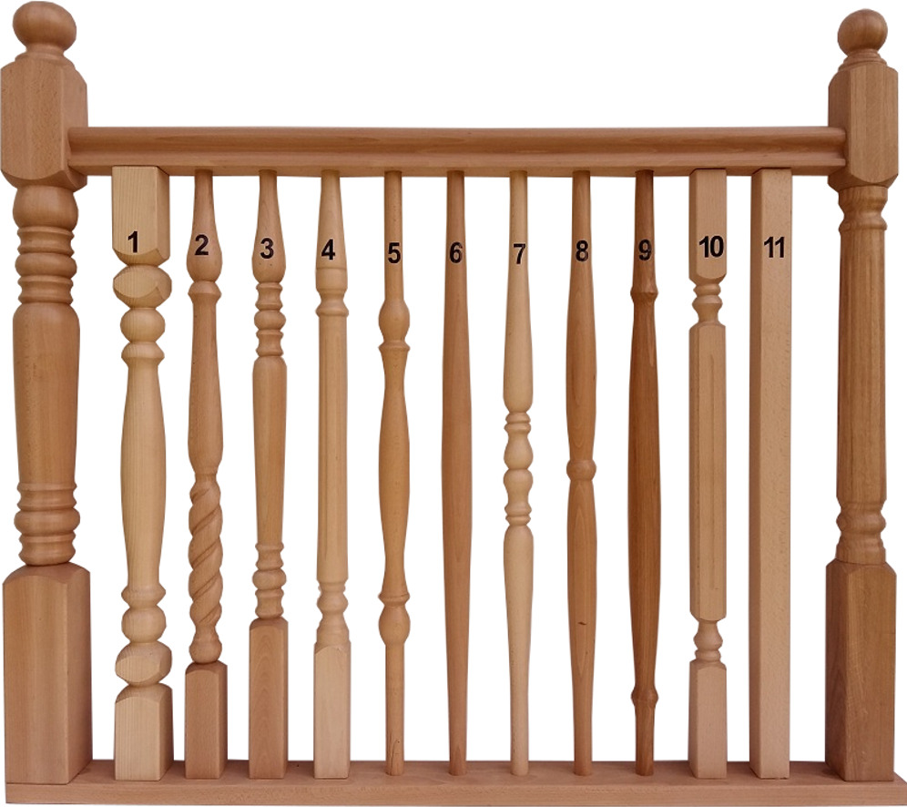 Balustrady drewniane, tralki, słupy, poręcze wykonae z drewna buk, jesion, dąb i sosna.