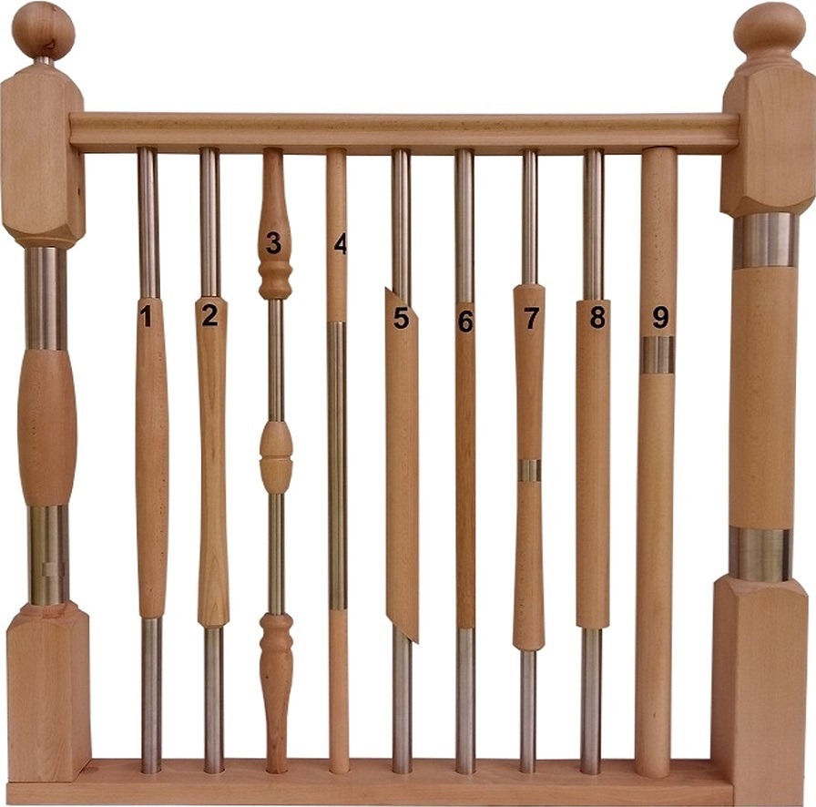 Balustrady drewno łączone z rurą ze stali nierdzewnej.