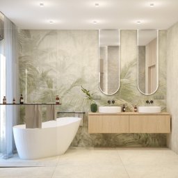 ZMYSŁ WNĘTRZA Architektura Roksana Simińska - Jasna łazienka z motywem tropikalnym: wolnostojąca wanna, podwójna umywalka na szafce z drewna, podświetlane lustra, kabina prysznicowa typu walk-in.