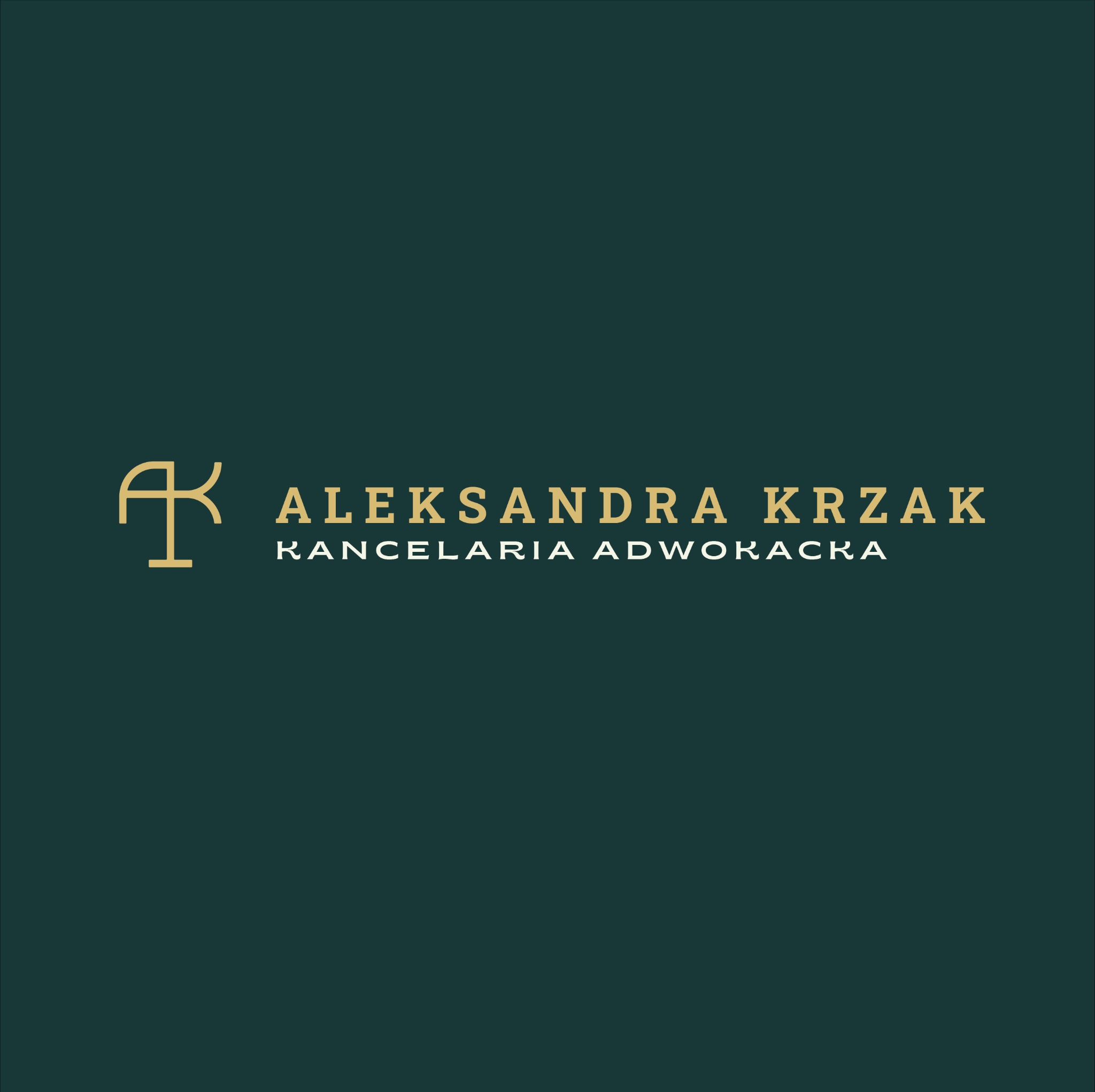 Eleganckie logo Kancelarii Adwokackiej Aleksandry Krzak na ciemnozielonym tle. Minimalistyczny znak graficzny i nazwa w kolorze złotym.