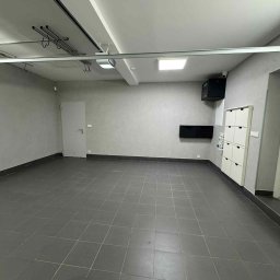 Beton dekoracyjny w garażu.