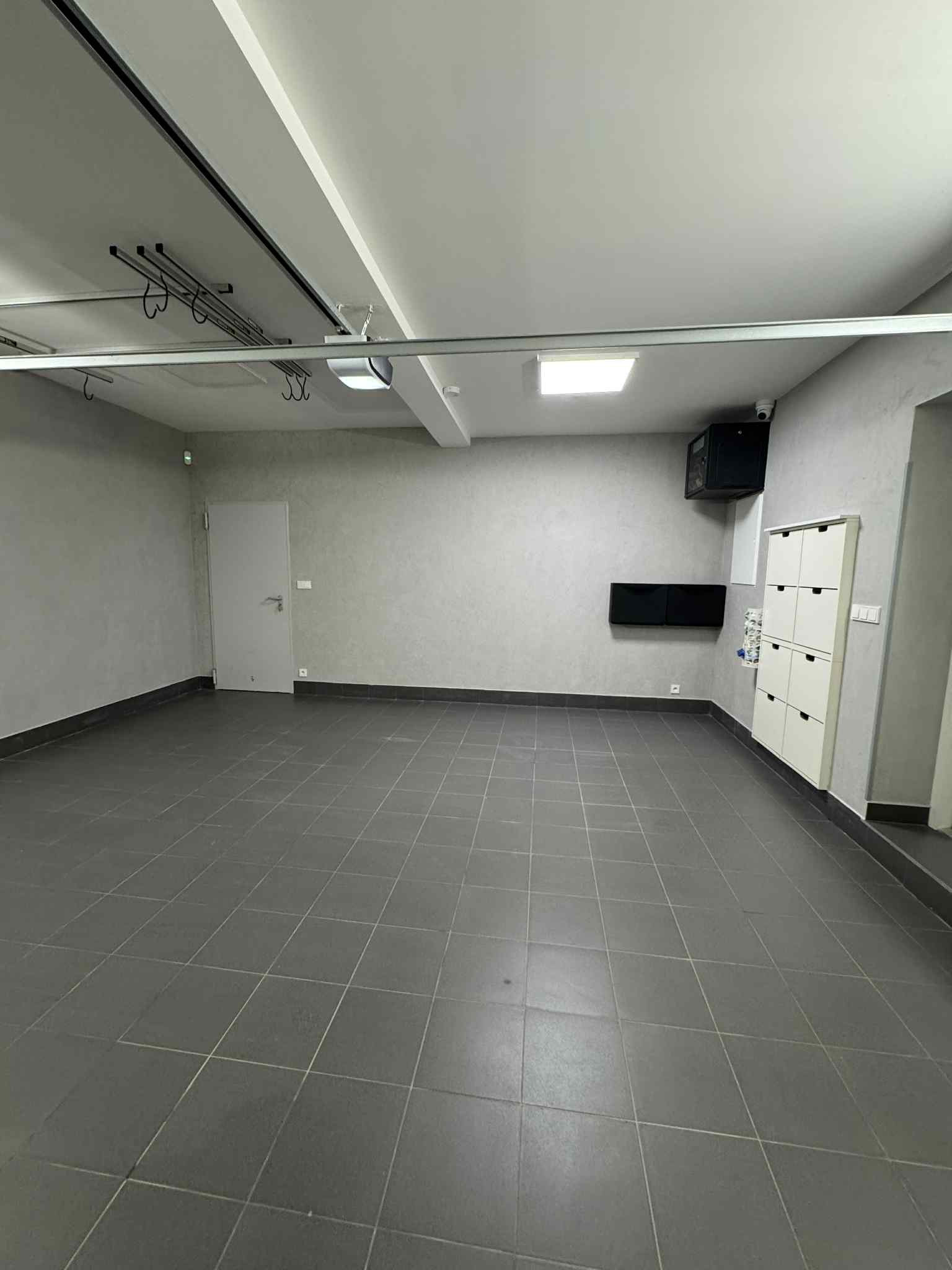 Beton dekoracyjny w garażu.