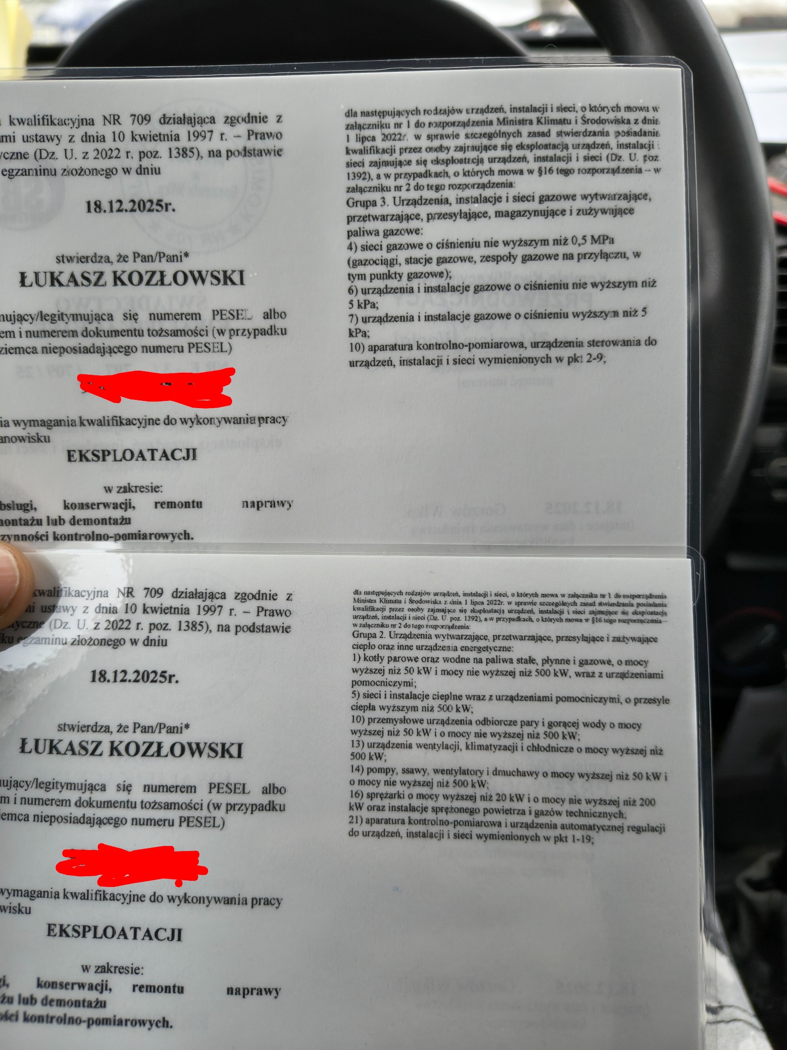 Dokument kwalifikacyjny Łukasza Kozłowskiego, uprawniający do eksploatacji urządzeń, instalacji i sieci gazowych oraz cieplnych o określonej mocy i ciśnieniu.
