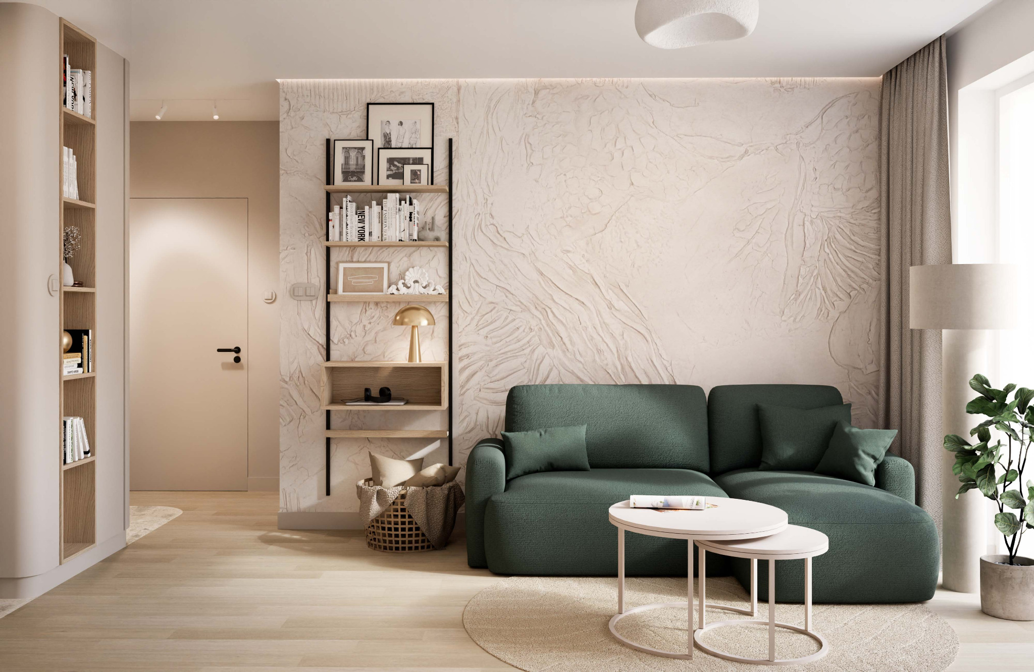 Stylowy salon z zieloną sofą i dekoracyjną ścianą o fakturze. Na ścianie półki z książkami i dekoracjami. Jasne drewniane podłogi i okrągły dywan.