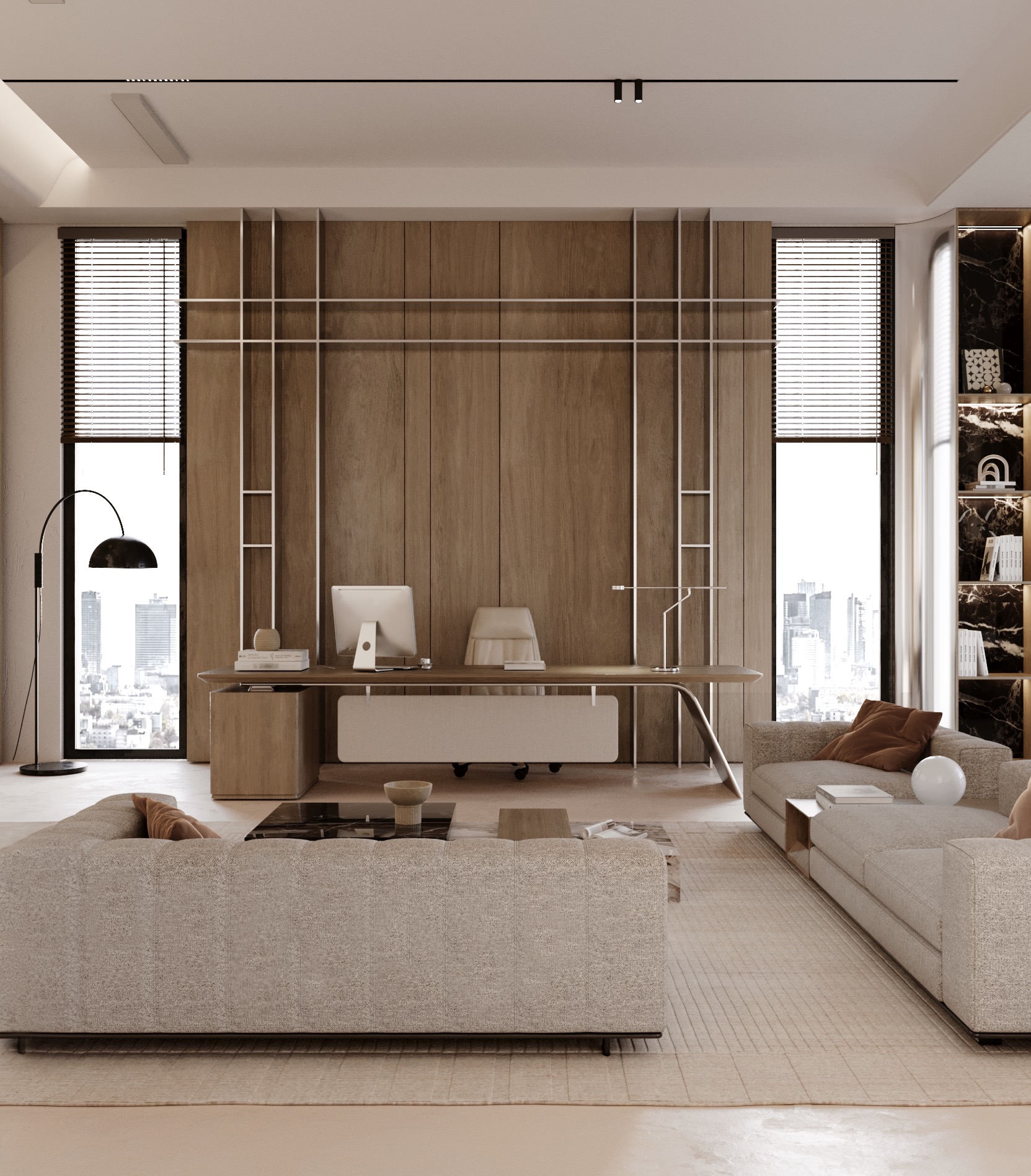 Nowoczesne biuro w mieszkaniu: drewniana ściana z metalowymi akcentami, biurko z komputerem, sofy w odcieniach beżu, widok na miasto przez okna z żaluzjami.