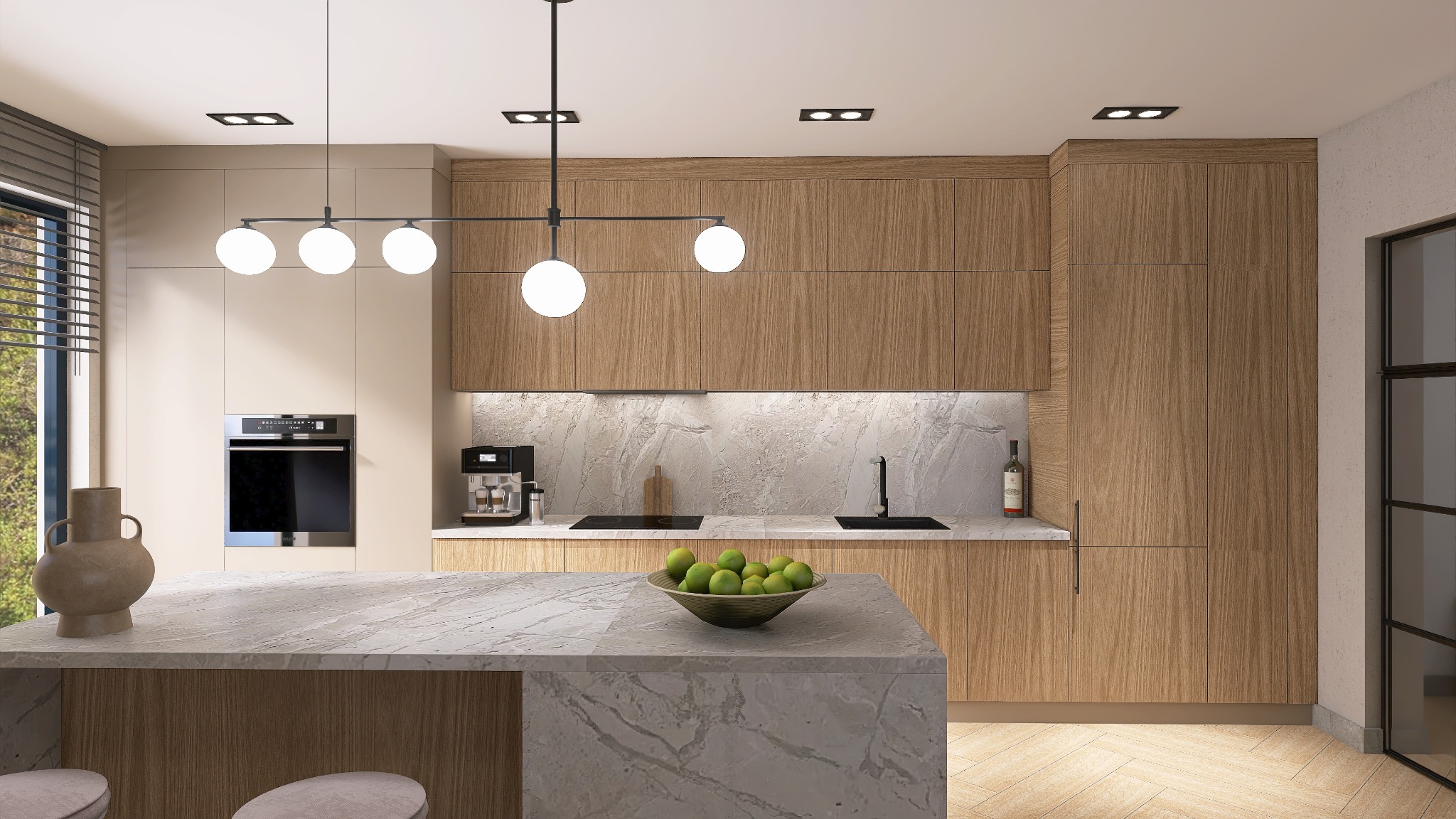 Nowoczesna kuchnia z wyspą i drewnianymi szafkami, oświetlona lampą wiszącą z kulistymi kloszami. Na blacie misa z zielonymi owocami i dekoracyjny wazon.
