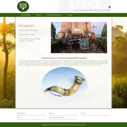 SimApps MARCIN SIARA - Strona internetowa Koła Łowieckiego Róg w Ciepielowie z aktualnościami, galerią i danymi kontaktowymi. Widoczny zespół myśliwych na tle kościoła.