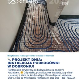 ARSEM sp z o.o. klimatyzacja, chłodnictwo, pompy ciepła, rekuperacja, wentylacja - Instalacja ogrzewania podłogowego w domu jednorodzinnym w Dobroniu, widok na ułożone rury na folii izolacyjnej, przed wylaniem posadzki. Projekt dnia.