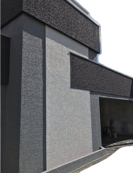 Szara elewacja budynku z dekoracyjnym tynkiem strukturalnym i ciemnymi elementami wykończeniowymi, widok z dołu, podkreślający fakturę i detale.