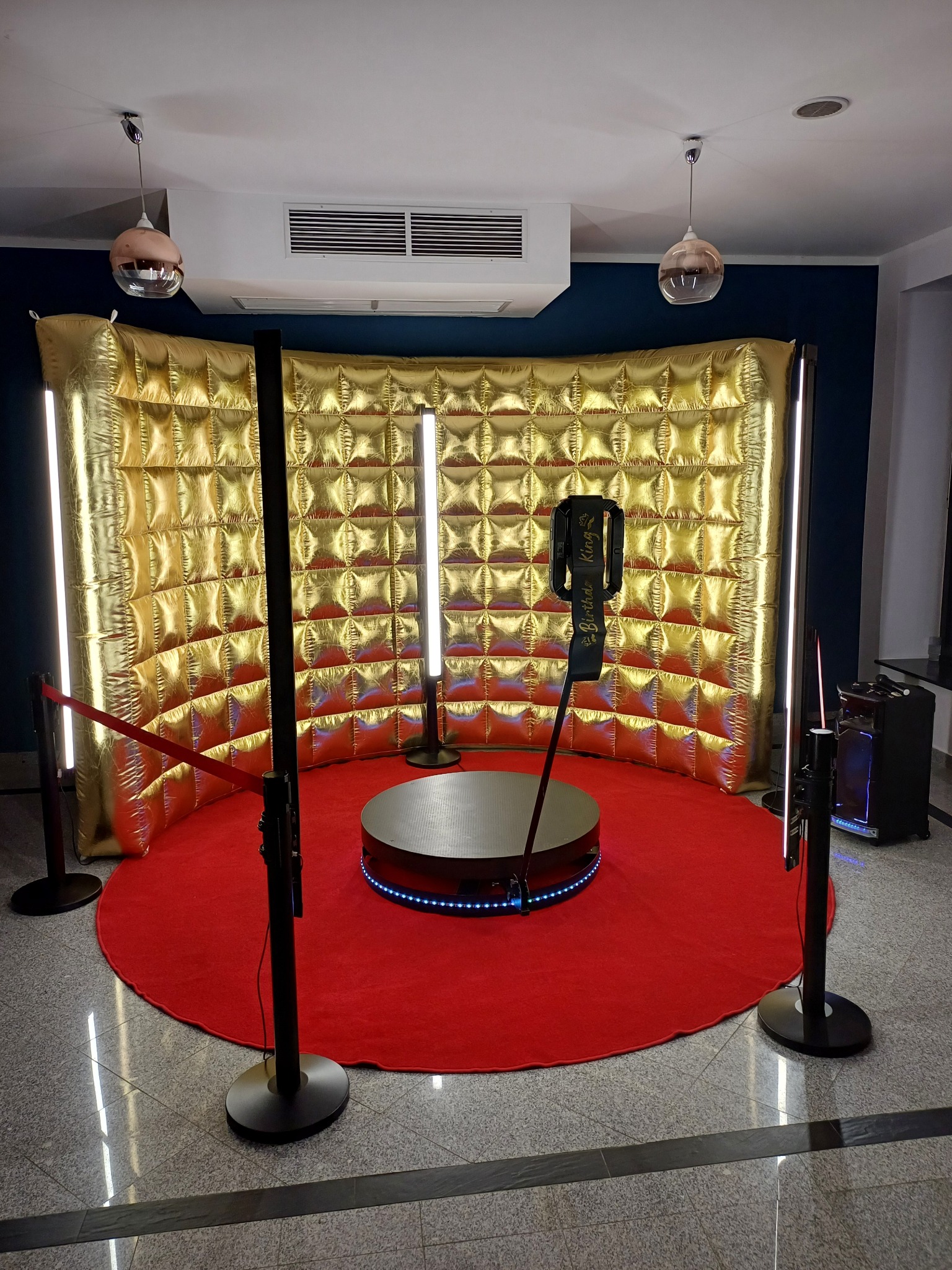 Fotobudka 360 - nagrywanie krótkich filmów do natychmiastowej wysyłki podczas imprezy