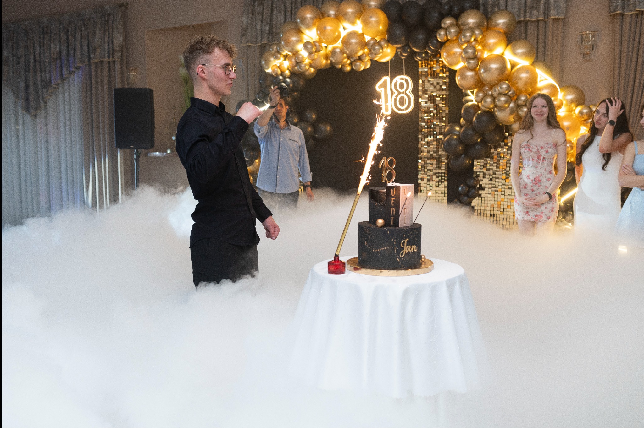 Ciężki Dym na torta lub Pierwszy Taniec