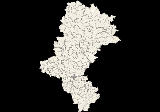 Mapa administracyjna województwa śląskiego z podziałem na powiaty, na czarnym tle. Delikatne szare linie tworzą granice.