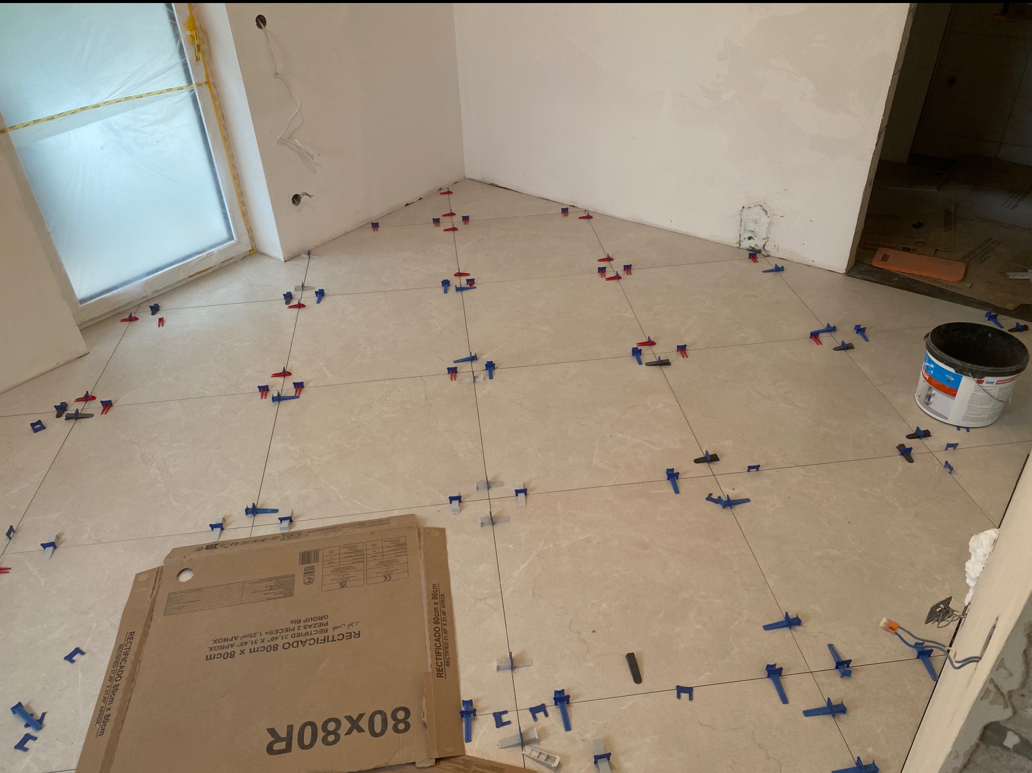 Gres 80x80 ułożony w caro