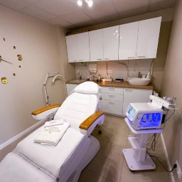 Salon Kosmetologii Estetycznej Prestige Laser  to miejsce we Wrocławiu oferujące depilację laserową, zabiegi przeciwstarzeniowe, dla cer problematycznych oraz zabiegi oczyszczania twarzy. Zadbamy o Twoje bezpieczeństwo oraz komfort podczas zabiegu.