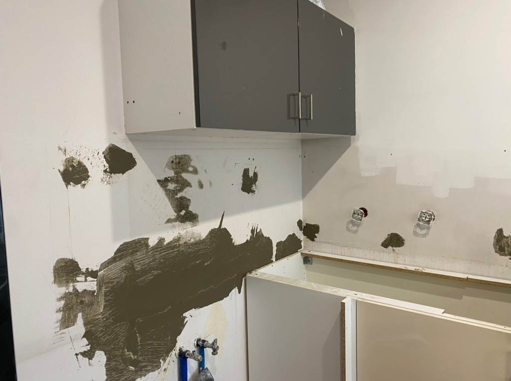 Przerabianie instalacji, oraz usuwanie pleśni.