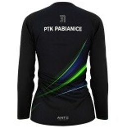 JUST U SPÓŁKA Z OGRANICZONĄ ODPOWIEDZIALNOŚCIĄ - Czarna koszulka sportowa z długim rękawem, z nadrukiem 'PTK Pabianice' i zielono-niebieskimi akcentami, widok z tyłu, na białym tle.