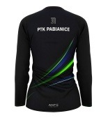 Czarna koszulka sportowa z długim rękawem, z nadrukiem 'PTK Pabianice' i zielono-niebieskimi akcentami, widok z tyłu, na białym tle.