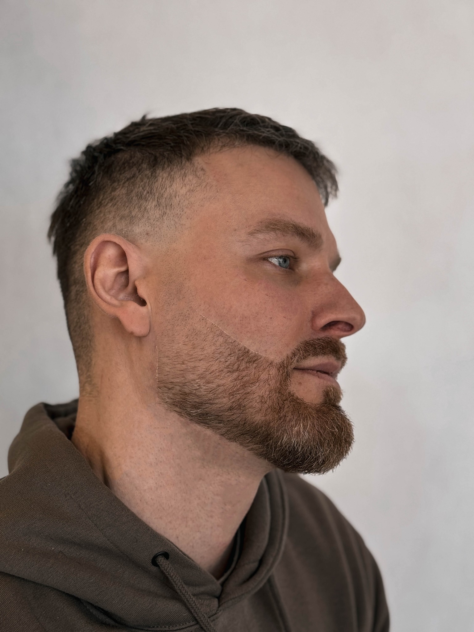 Regulacja brwi, depilacja nosa i uszu. Dokładność i higiena, Dietla 80.