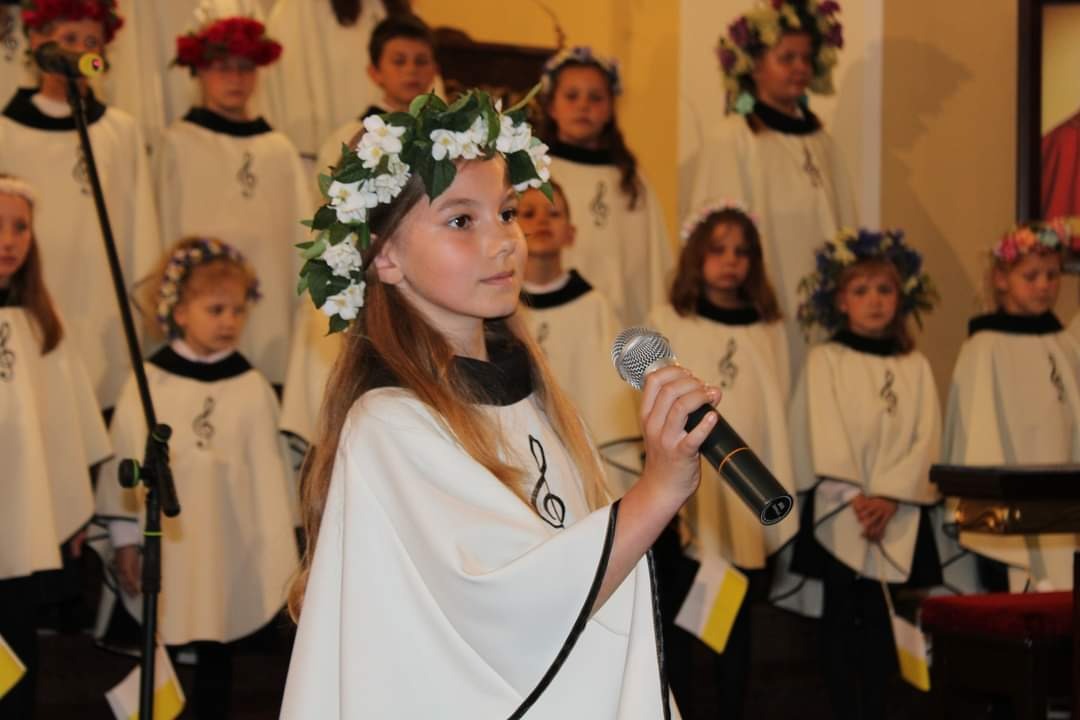 Solistka Ania podczas Koncertu