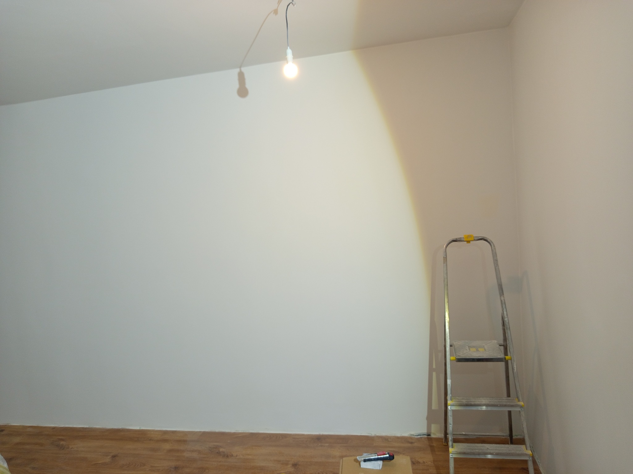 Jednokrotne szpachlowanie że szlifowaniem i gruntowaniem , położeniem farby podkładowej Magnat.