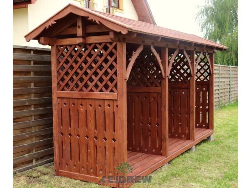 Drewutnia ozdobna z trzema boksami