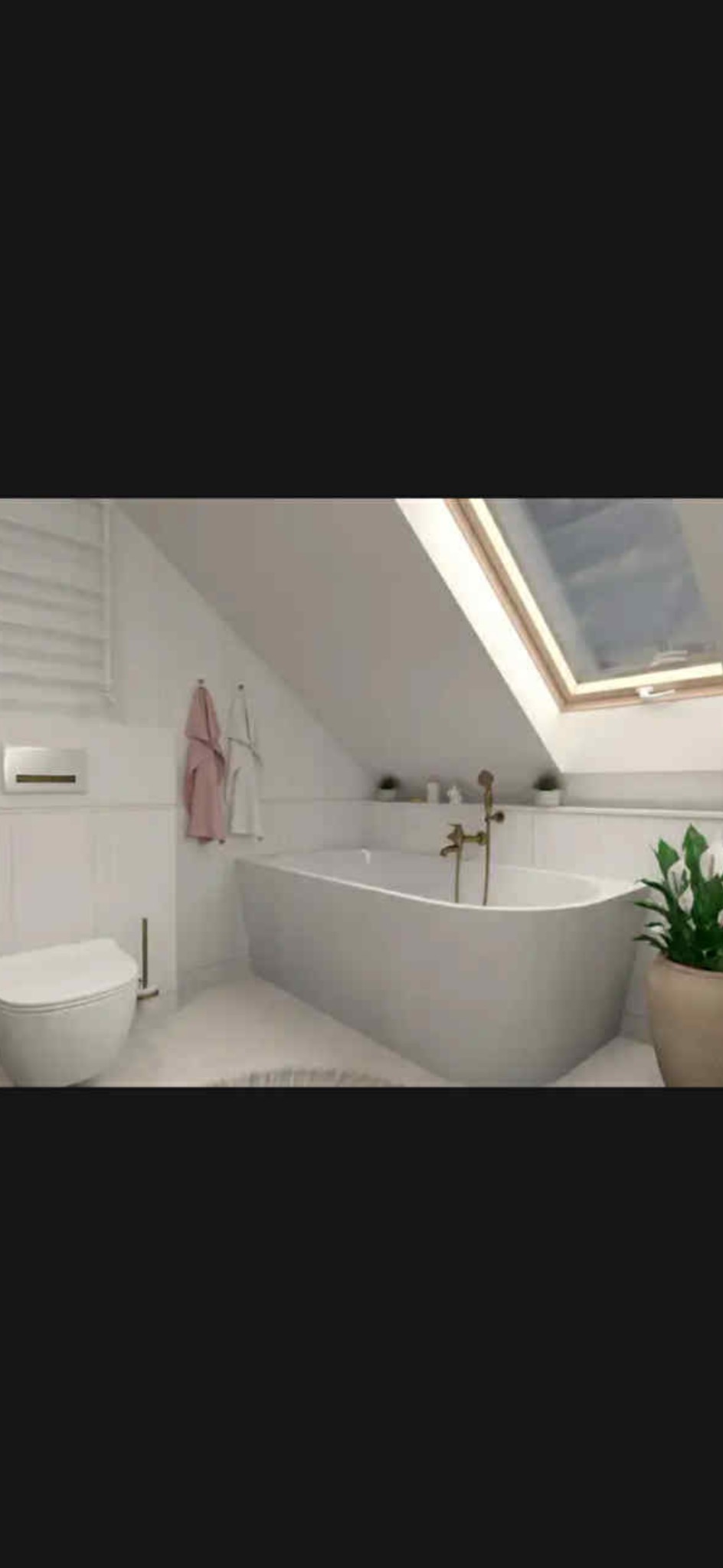 Jasna łazienka na poddaszu z oknem dachowym, wolnostojącą wanną i toaletą. Minimalistyczny design z akcentami w postaci roślin i ręczników.